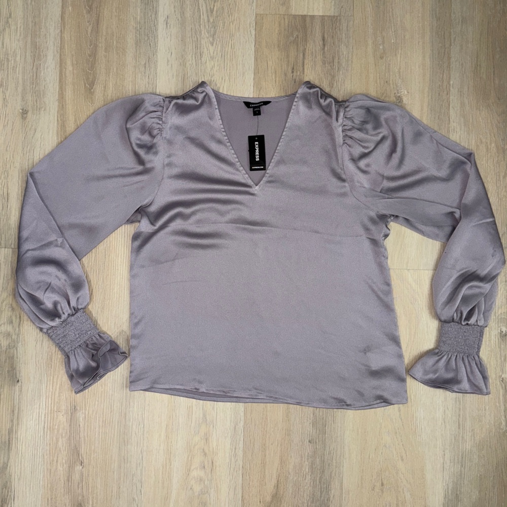 NWT! Express Long Sleeve Blouse with ruffle sleeves.Lavender. Size S.